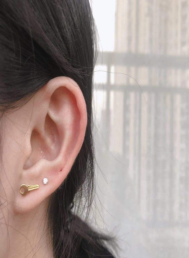 Izpack أقراط غضروفية على شكل مفتاح عيار 18، مصنوعة من الفضة الإسترليني عيار 925، بتصميم عصري، مناسبة لثقب الأذن الحلزوني أو التراغوس، مزودة بقفل لولبي، أقراط صغيرة لثقب الأذن، مجوهرات بسيطة، هدية مثالية للنساء والرجال، مطلية بالذهب. - Image 3